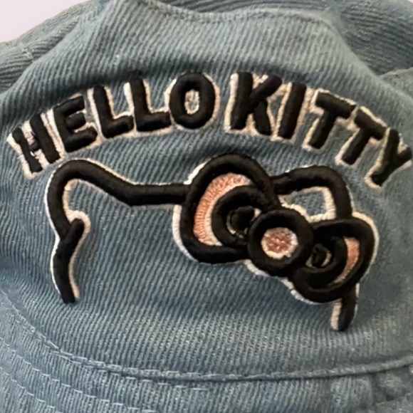 Hello Kitty Bucket Hat - Picture 3 of 5